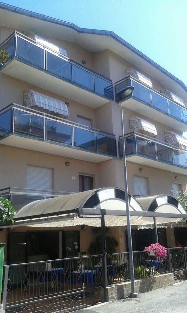 Hotel Gialpina Viserba Di Rimini 외부 사진