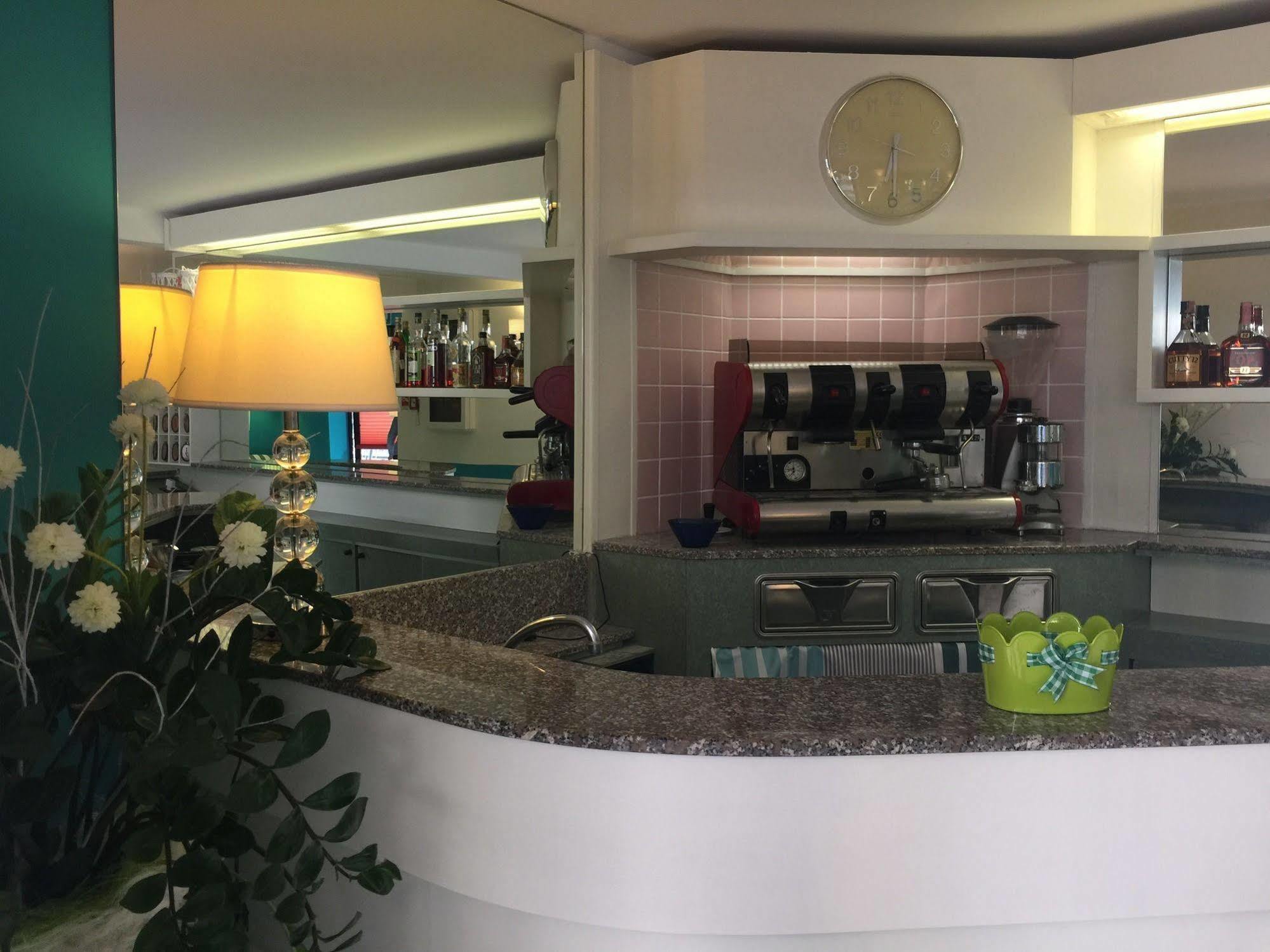 Hotel Gialpina Viserba Di Rimini 외부 사진